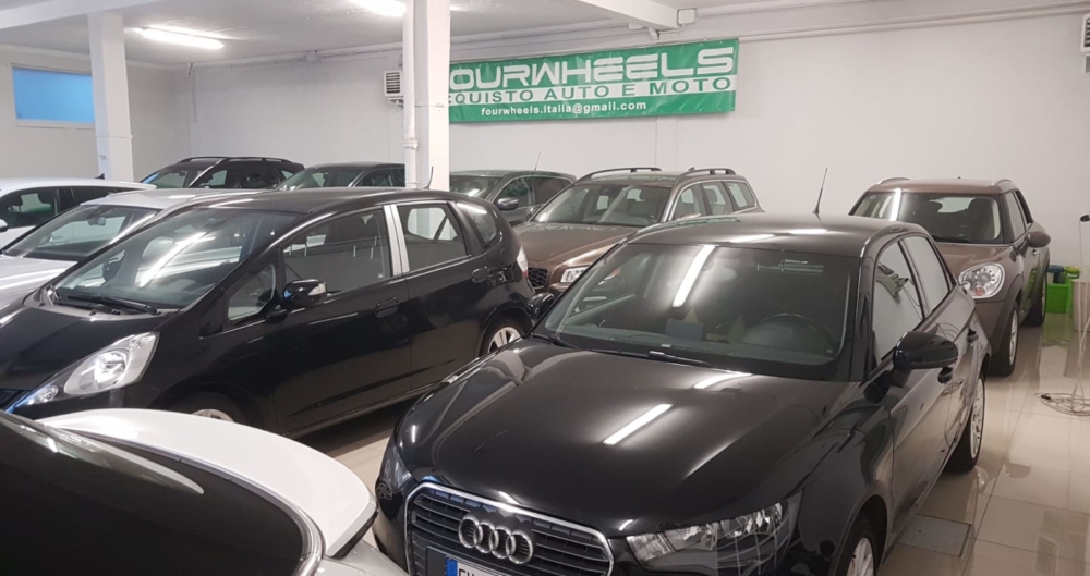 fourwheels-seregno-vetrina-2-1