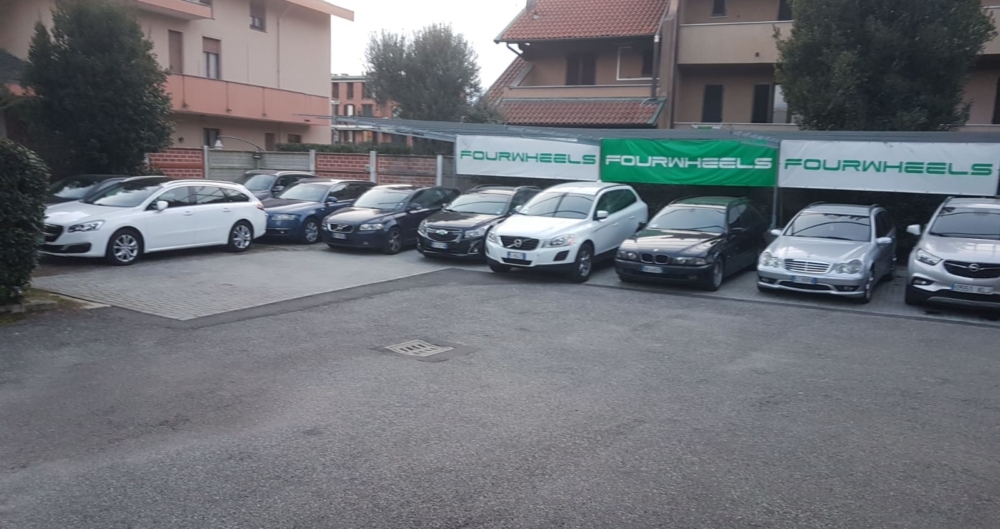 fourwheels-seregno-vetrina-2-1